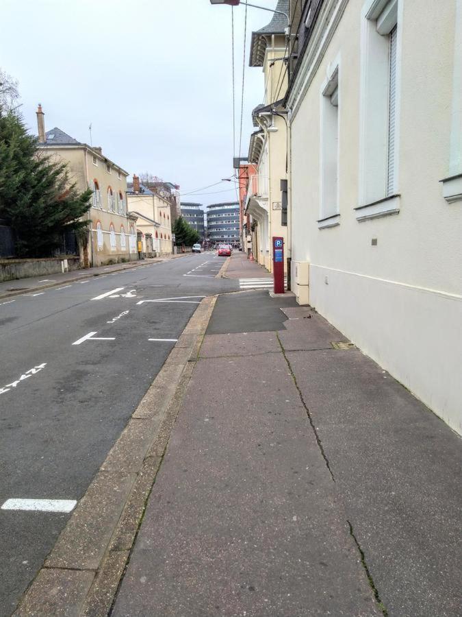 Duplex A La Gare Du Mans Bed & Breakfast Le Mans Bagian luar foto