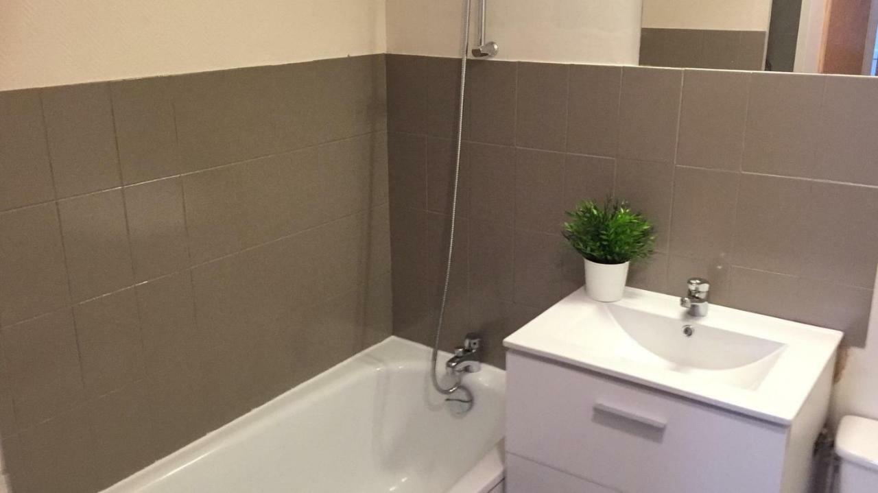 Duplex A La Gare Du Mans Bed & Breakfast Le Mans Bagian luar foto